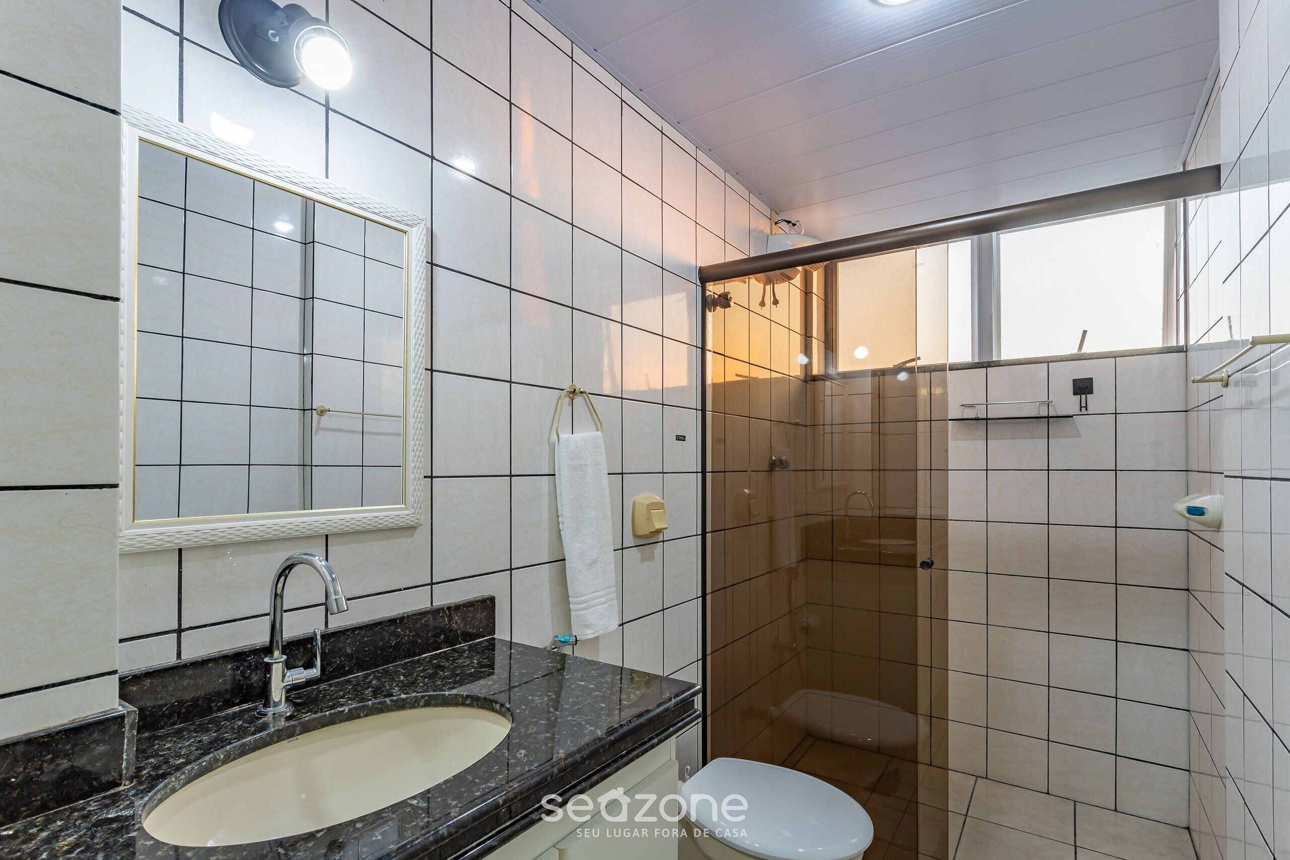 Basic Apartment | Bathroom