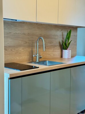 Stovetop, dishwasher - Charming Top-Floor Apartment in Central Cluj Cozy & Newly Refurbished (Cluj-Napoca)