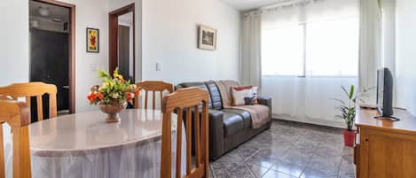 Basic Apartment | Living area