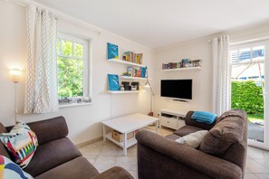 Fernseher, DVD-Player, Stereoanlage