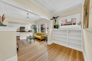 Interior - Charming 2-bedroom Oakland near Downtown - Amazing Location! (Oakland)