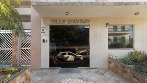 The entrance to a building with the sign "VILLE D'AVRAY" and a car parked outside. - Apt w/ Balcony 650m From Beach, Cabo Frio Cvy0306 (Cabo Frio)