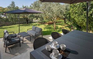Outdoor dining - Amazing home in Vrsar with house a panoramic view (Vrsar)