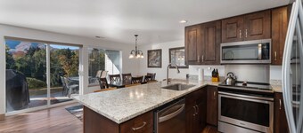 Cozy Condo At Park Pointe - Walk to Town