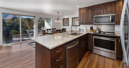 Cozy Condo At Park Pointe - Walk to Town