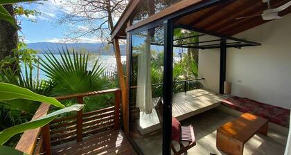 Oceanfront, complete houses with 2 suites, equipped kitchen, air conditioning