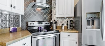 Pierre Place-Stay in the Heart of Manhattan with Kansas Pride & Comfort