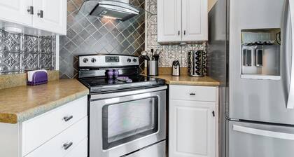 Pierre Place-Stay in the Heart of Manhattan with Kansas Pride & Comfort