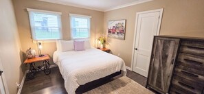 3 bedrooms, desk, iron/ironing board, free WiFi