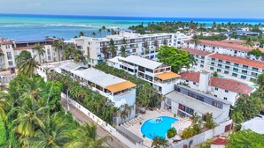 A resort with multiple buildings, a swimming pool, and a view of the ocean. - 3 BR Penthouse Center Cabarete (Cabarete)