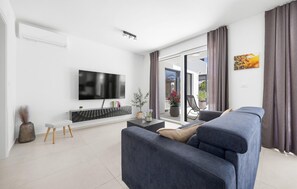 TV - Luxurious apartment in Medulin with WiFi (Medulin)