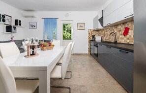 Jääkaappi, uuni, liesi, astianpesukone