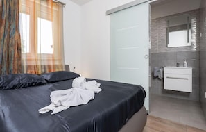 4 makuuhuonetta, vauvan matkasänky, ilmainen Wi-Fi