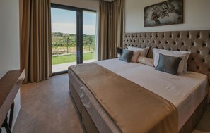 4 habitaciones, tabla de planchar con plancha y cuna de viaje 