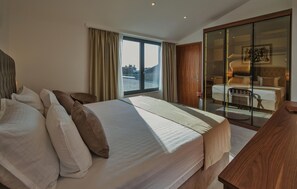 4 habitaciones, tabla de planchar con plancha y cuna de viaje 