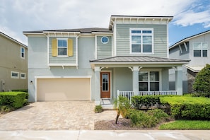 Front of property - Stunning Sunsets & Private Pool 7BD (Kissimmee)