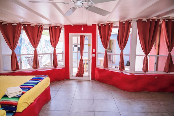 1 bedroom, internet, bed sheets