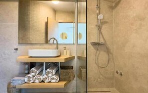 Douche, séchoir à cheveux