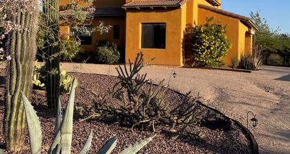 Charming Spanish-style 2-bed 1.5-bath guest house in Mesa Desert Uplands
