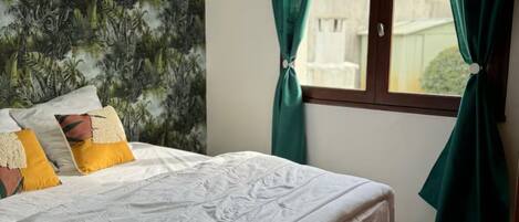 2 bedrooms, iron/ironing board, travel cot, free WiFi