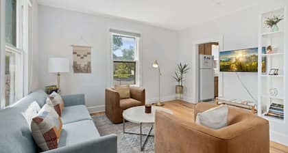 Light & Lovely Modern Farmhouse in Old Town