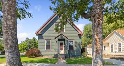 Light & Lovely Modern Farmhouse in Old Town