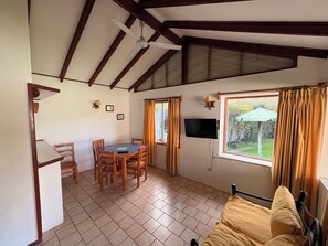 Cabane Junior, 2 chambres, vue lac | Salle à manger