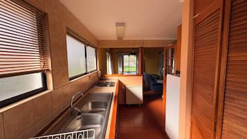 Superior Cabin, 3 Bedrooms, Lake View | Private kitchen | Fridge, microwave, cookware/dishes/utensils