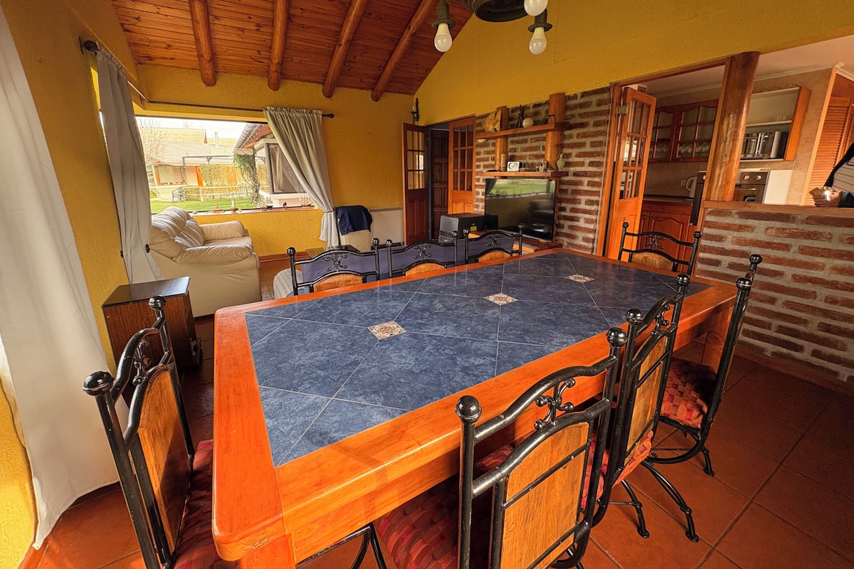 Superior Cabin, 3 Bedrooms, Lake View | Dining room