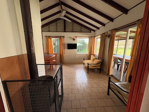 Junior Cabin, 2 Bedrooms, Lake View | Living room