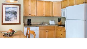 Full-size fridge, dishwasher, cookware/dishes/utensils