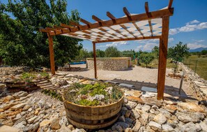 Property grounds - Amazing home in Puljane (Puljane)