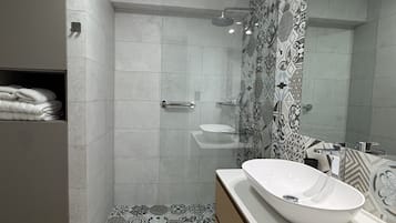 Apartamento luxo, vista para a cidade | Banheiro