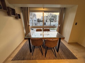 Appartement Deluxe, vue ville | Salle à manger