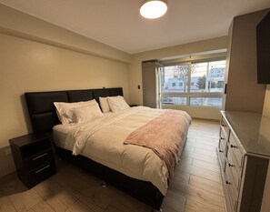 Apartamento luxo, vista para a cidade | Cortinas blackout, ferros/tábuas de passar roupa, Wi-Fi de cortesia