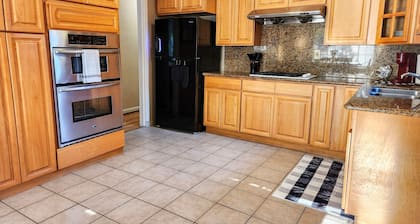 Santana Row 3BR Stay – Heart of Silicon Valley