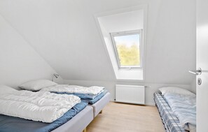 5 bedrooms, travel cot, free WiFi