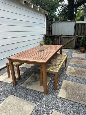 Outdoor dining