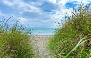 Una spiaggia nelle vicinanze