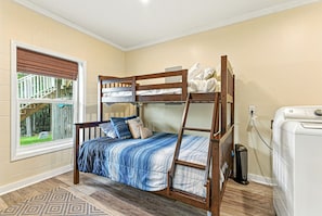 4 bedrooms, iron/ironing board, WiFi, bed sheets
