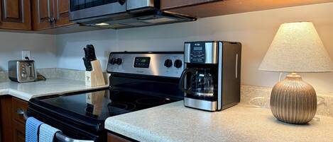 Frigorífic, microones, forn i placa de cuina