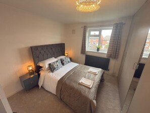 Iron/ironing board, WiFi, bed sheets