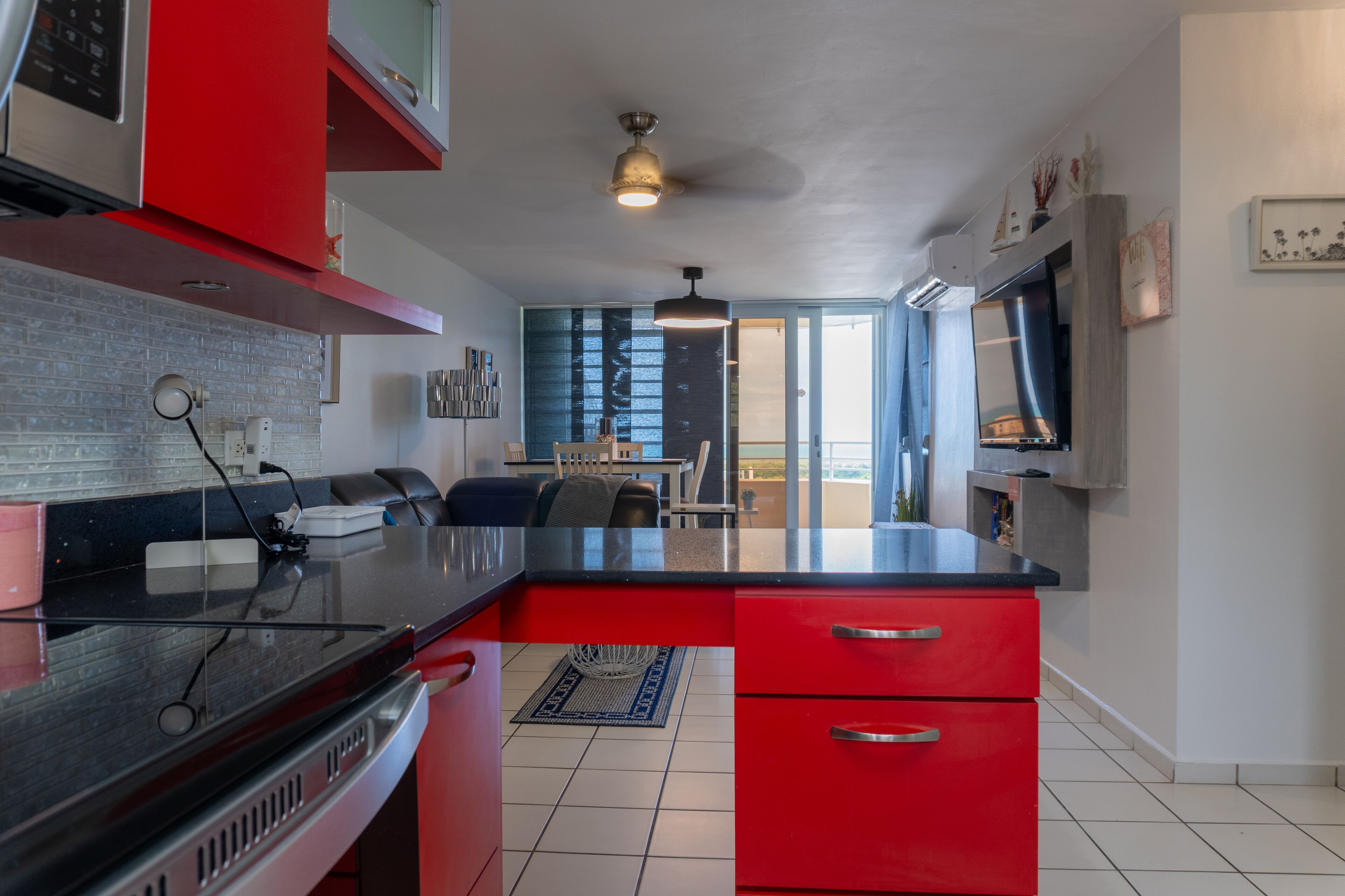 Micro-ondes, four, plaque de cuisson