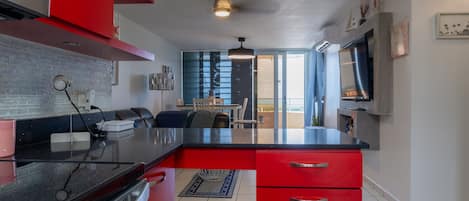 Micro-ondes, four, plaque de cuisson