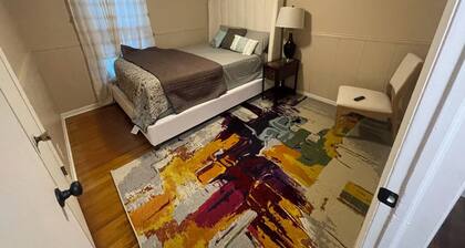 Charming 3-bedroom house in peaceful High Point with AC