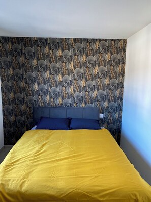 3 bedrooms, bed sheets - Modern House (Vinça)