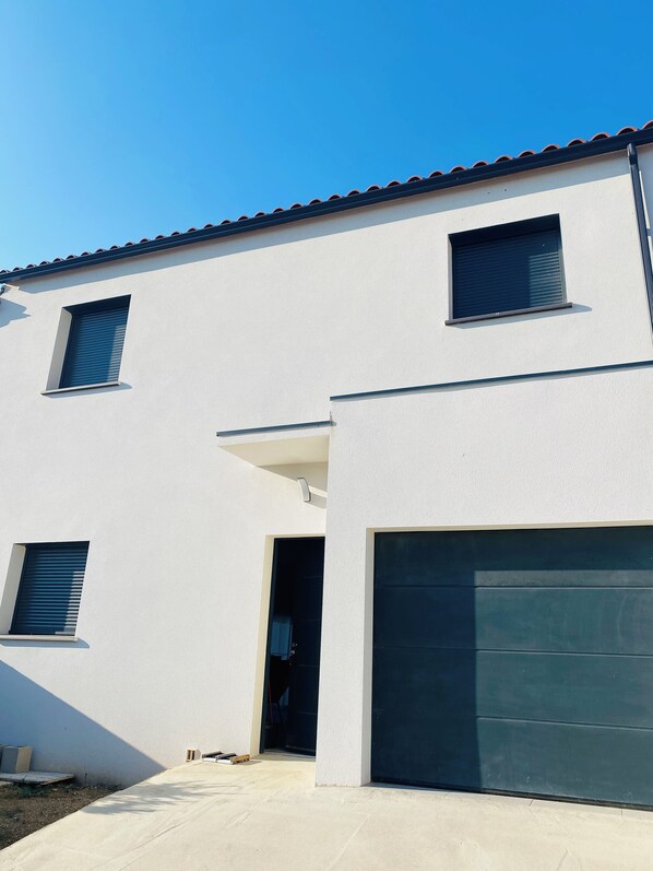 Exterior - Modern House (Vinça)