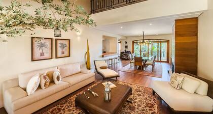 Casa de alto padrão com lazer completo na Granja Viana