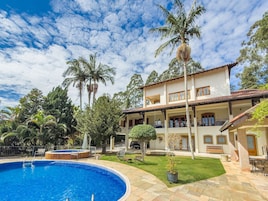2 piscinas al aire libre