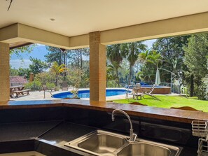 Luxury Villa | Terrace/patio